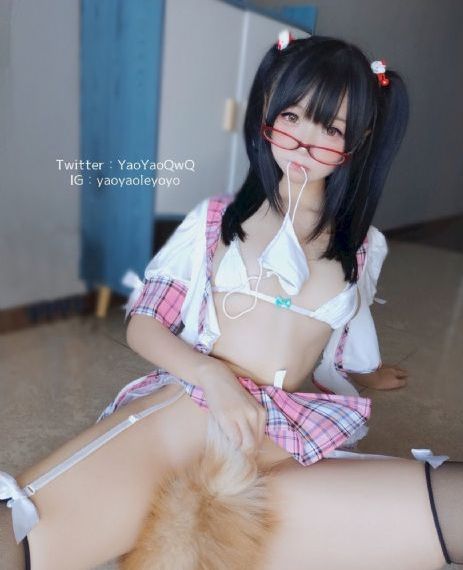 欧美黑白马甲线头像_蓝光在线手机播放